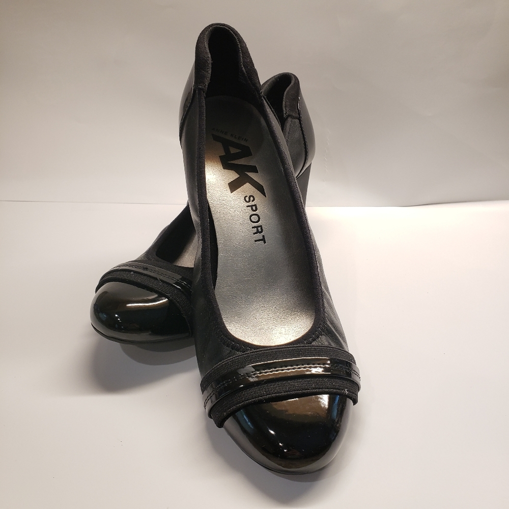 Size 7M, Black 2 inch Heels